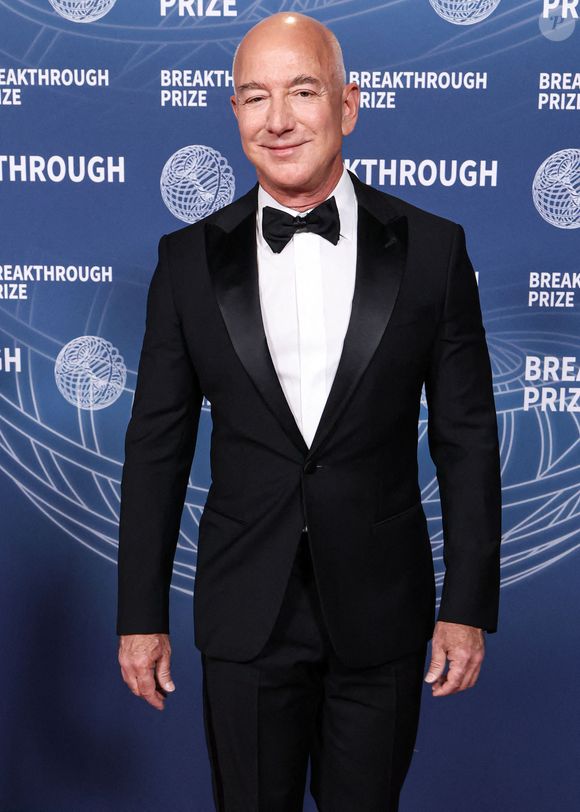 L'entrepreneur américain, magnat des affaires, fondateur et président exécutif d'Amazon Jeff Bezos arrive à la 11e cérémonie annuelle du Breakthrough Prize 2025 qui se tient au Barker Hangar le 5 avril 2025 à Santa Monica, Los Angeles, Californie, États-Unis. Photo par Xavier Collin/Image Press Agency/ABACAPRESS.COM