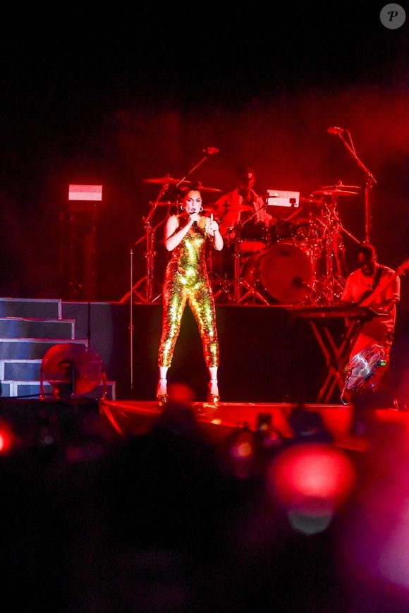 Jessie J, un drapeau brésilien sur les épaules, en concert lors du festival "Rock in Rio" à Rio de Janeiro, le 8 septembre 2022. Backgrid USA / Bestimage