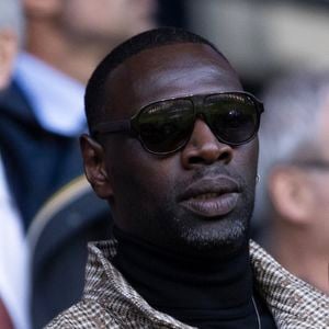 Omar Sy - Célébrités dans les tribunes lors du match retour de la Ligue Des Champions 2024-2025 (LDC) "PSG - Arsenal" (2-1) au Parc des Princes à Paris le 7 mai 2025. © Cyril Moreau/Bestimage