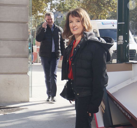 Anne Roumanoff - Les invités de l'émission "Les Grosses Têtes" à la sortie des studios de RTL à Neuilly-sur-Seine, FRance, le 22 octobre 2024. © Jonathan Rebboah/Panoramic/Bestimage