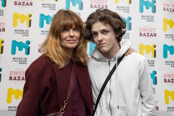 Gwendoline Hamon évoque le choix de métier de son fils

Exclusif - Gwendoline Hamon et son fils Gabriel - Soirée "Just an Illusion" au musée de l'Illusion à Paris le 8 juin 2022. © Jérémy Melloul/Bestimage