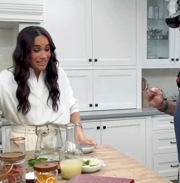 Depuis la création de son compte Instagram et la sortie de sa série Netflix With Love, Meghan partage plus de moments du quotidien avec ses enfants.

Capture d'écran de l'instagram de Meghan Markle 
©Instagram/JLPPA
