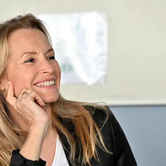 Estelle Lefébure, marraine du concours "Oceano Pour Tous", a rencontré des éléves de 4ème et 3ème, du collége Pierre Puget, accompagnés par madame Masse, leur professeur d'histoire-géogaphie et de madame Garrache, leur professeur de physique, à Toulon, le 9 mars 2023.
© Bruno Bebert / Bestimage