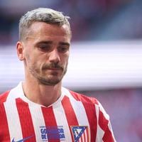 Dernier match pour Antoine Griezmann à l'Atlético de Madrid, le footballeur entouré de sa femme Erika et de leurs enfants, perd pied