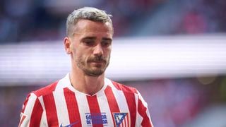 Dernier match pour Antoine Griezmann à l'Atlético de Madrid, le footballeur entouré de sa femme Erika et de leurs enfants, perd pied