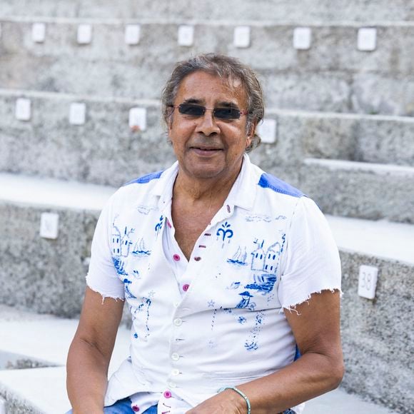 Laurent Voulzy en répétition avant le concert au théâtre de Verdure du 41ème Festival de Ramatuelle, le 9 août 2025. Crédit Cyril Bruneau / Bestimage