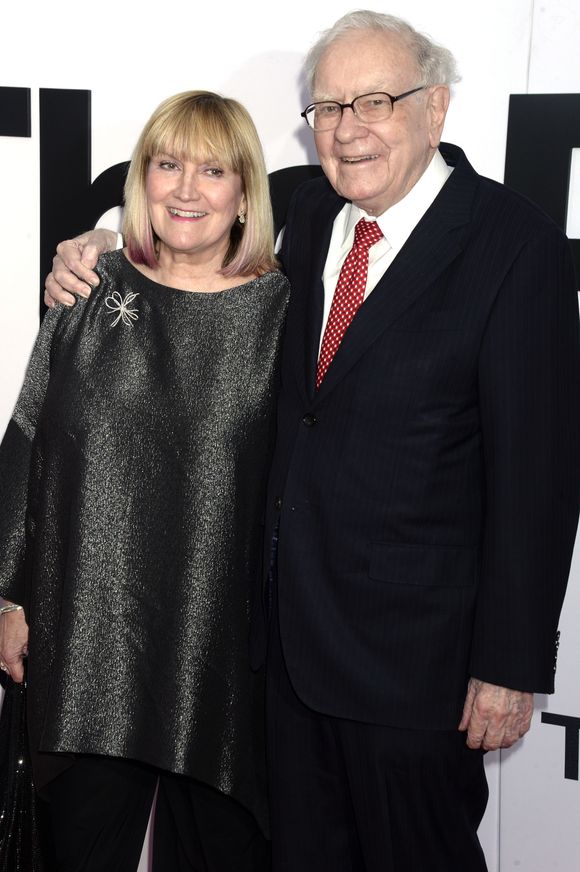 Warren Buffett et sa fille Susan Alice Buffett à la première de  "The Post" (Pentagon Papers) à Washington le 14 décembre 2017. Action Press / Bestimage