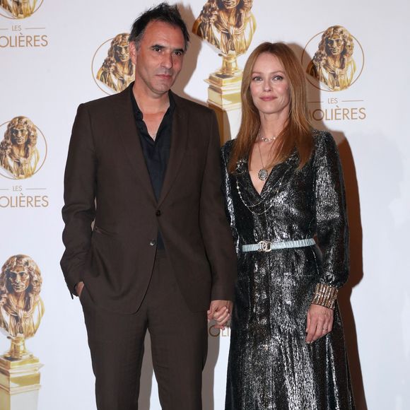 Comme lors d'une tournée théâtre de plusieurs mois
Vanessa Paradis et son mari Samuel Benchetrit (auteur et metteur en scène de la pièce « Maman » dans laquelle Vanessa est nominée) - 33ème « Nuit des Molières » aux Folies Bergère à Paris le 30 Mai 2022. Bertrand Rindoff / Bestimage