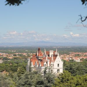 une magnifique demeure typique de l'art nouveau,

Vue du Château de Valmy à Argelès-sur-Mer où se sont mariés François Xavier Demaison et sa femme Anaïs