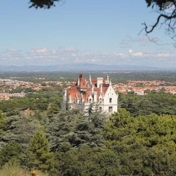 une magnifique demeure typique de l'art nouveau,

Vue du Château de Valmy à Argelès-sur-Mer où se sont mariés François Xavier Demaison et sa femme Anaïs