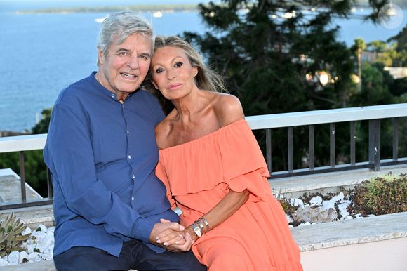 Un quotidien paisible pour l'acteur.

Exclusif - Rendez-vous avec l'acteur de 88 ans, Jean Sorel ("Belle de Jour"), et sa femme Patricia à leur domicile, dans les hauteurs de Cannes, le 26 juillet 2023. 
© Bruno Bebert / Bestimage