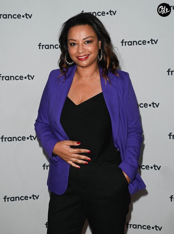 Repérée ensuite par Jean-Pierre Elkabbach, elle rejoint Europe 1 avant de poursuivre sa carrière sur France Télévisions.

Julia Martin - Conférence de presse du Telethon 2022 à Paris le 21 octobre 2022. © Coadic Guirec / Bestimage