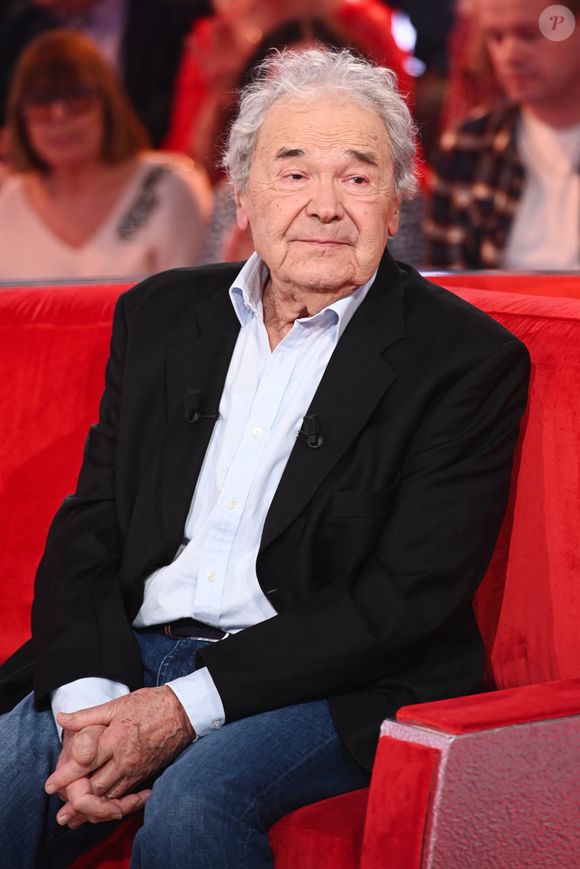 Exclusif - Pierre Perret lors de l'enregistrement de l'émission "Vivement dimanche" au studio Rive Gauche, présentée par M.Drucker avec une diffusion sur France 3 le 15 mars 2026, à Paris, France, le 4 mars 2026. © Guillaume Gaffiot/Bestimage