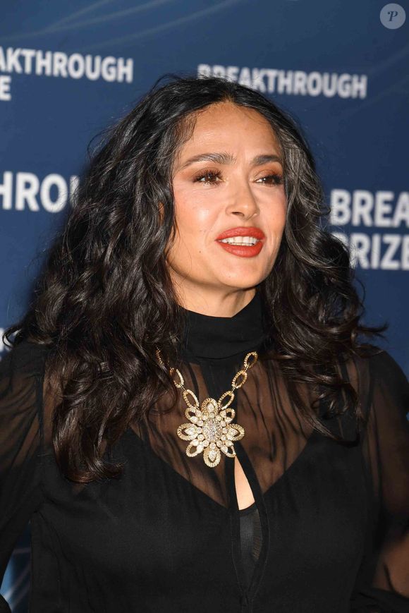 Salma Hayek à la 11ème cérémonie du Breakthrough Prize au Barker Hangar le 05 avril 2025 à Santa Monica, Californie.
©Photo Press Service / BESTIMAGE