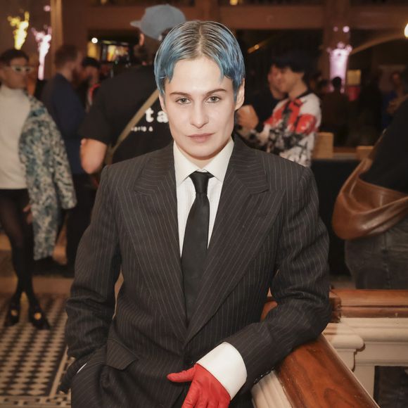 Christine And The Queens est désormais Redcar Rahim, une nouvelle étape de son cheminement, et a signé dans la foulée son coming out transgenre...

Christine And The Queens aka Redcar Rahim lors de la cérémonie des Prix Têtu 2024 au Trianon à Paris le 3 décembre 2024. Crédit Jack Tribeca - Coadic Guirec / Bestimage
