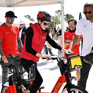 Le prince Albert II de Monaco et la princesse Charlene ont participé à la Road Safety Day, une journée de sensibilisation et de sport pour toute la famille dédié à la sécurité routière à vélo et à l'initiation des jeunes au sport, à Monaco organisée par la Fondation Princesse Charlene, le 23 mars 2025.  © Bruno Bebert/Bestimage