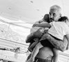 Il partage sa vie avec Christina Milian et élève avec elle leurs deux fils, tout en considérant Violet comme sa propre fille.

Matt Pokora heureux avec ses deux fils et sa belle fille Violet @ Instagram / Matt Pokora