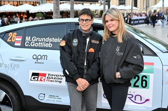 Camille Gottlieb, la fille de la princesse Stéphanie et de Jean Raymond Gottlieb, est au départ du 9ème E-Rallye de Monte-Carlo, en tant que co-pilote de son amie Margaux Grundstein au volant d'une volvo, sur la place du Casino à Monaco, le 15 octobre 2025. © Bruno Bebert / Bestimage