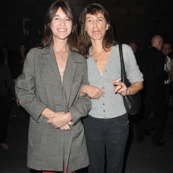 Charlotte Gainsbourg et Kate Barry - Paris le , 25 09 2013 - Inauguration de la galerie cinema de Anne Dominique Toussaint et vernissage de l'exposition " Point of View " de Kate Barry