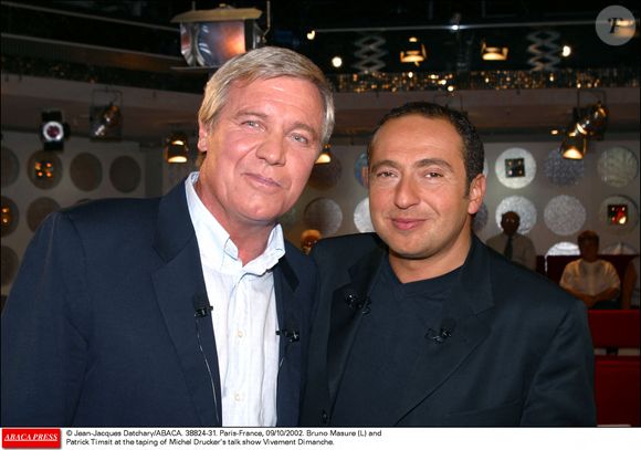© Jean-Jacques Datchary/ABACA. 38824-31. Paris-France, 09/10/2002. Bruno Masure (G) et Patrick Timsit lors de l'enregistrement de l'émission Vivement Dimanche de Michel Drucker.