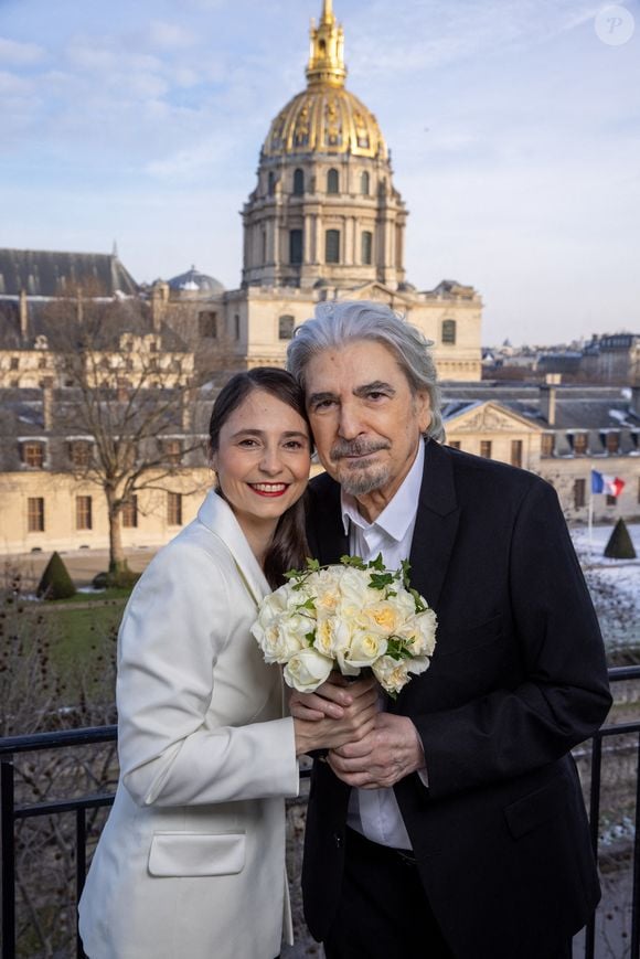 Exclusif - Mariage de Serge Lama et Luana Santonino à la mairie du 7ème arrondissement de Paris. Rachida Dati, Maire du 7ème a célébré le mariage. Paris, le 11 février 2021. © Cyril Moreau/Bestimage