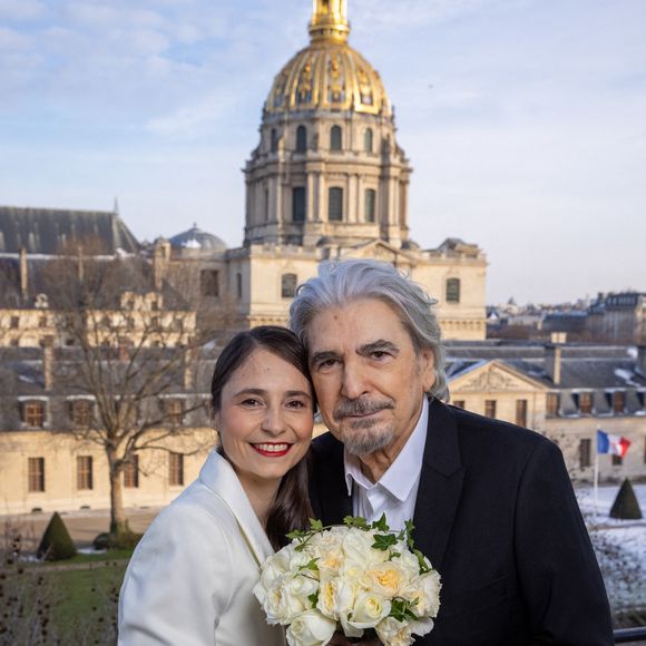 Exclusif - Mariage de Serge Lama et Luana Santonino à la mairie du 7ème arrondissement de Paris. Rachida Dati, Maire du 7ème a célébré le mariage. Paris, le 11 février 2021. © Cyril Moreau/Bestimage