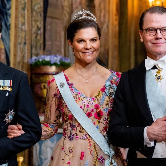 La princesse Victoria de Suède, le prince Daniel de Suède et le Prince Carl Philip lors d'un dîner officiel au palais royal de Stockholm le mercredi 19 mars 2025.
Crédit : Dana Press / Bestimage