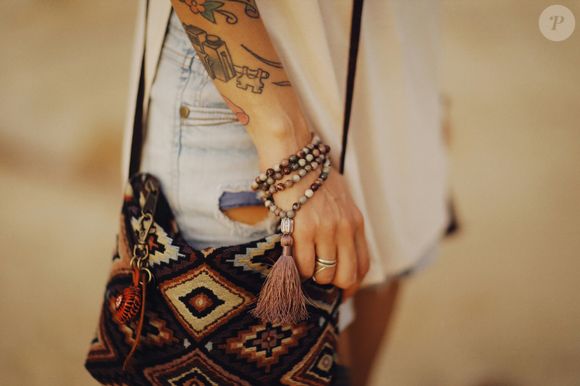 Le secret ? Ne jamais tomber dans le total look

Look bohème. Photo : Alexey Demidov sur Unsplash