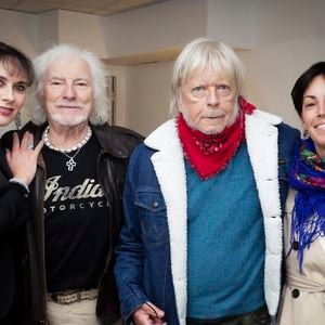Exclusif - Hugues Aufray, sa femme Murielle, Renaud et sa femme Cerise en backstage du concert de Hugues Aufray au Le Dôme de Paris - Palais des Sports le 9 novembre 2025.

© Jack Tribeca / Bestimage