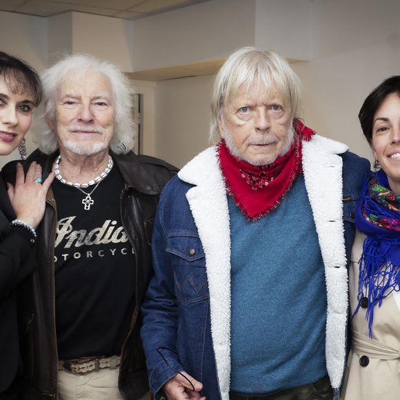 Exclusif - Hugues Aufray, sa femme Murielle, Renaud et sa femme Cerise en backstage du concert de Hugues Aufray au Le Dôme de Paris - Palais des Sports le 9 novembre 2025.

© Jack Tribeca / Bestimage