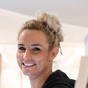 Elle révèle "des blessures plus intimes, sur lesquelles elle ne souhaite aujourd’hui plus se taire"

L'ambassadrice de l'UNICEF, présentatrice radio et ancienne Miss France Elodie Gossuin pose devant un stand éphémère de l'UNICEF pour récolter des fonds pour Noël au Westfield des Halles, dans le centre de Paris, France, le 25 novembre 2021. Photo by Daniel Derajinski/ABACAPRESS.COM