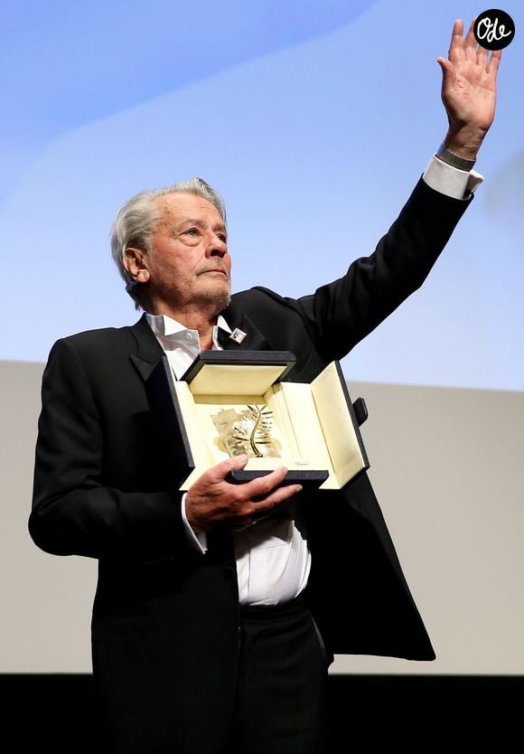 Remise de la Palme d'Honneur à Alain Delon lors du 72ème Festival International du Film de Cannes. On may 19th 2019.
© Jacovides-Moreau / Bestimage