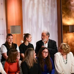 Raphaël Mezrahi sur plateau de l'émission "Animalement Vôtre" présentée par B.Montiel et diffusée le 1er février 2026 sur France 3, à Paris, France, le 3 décembre 2025. © Jack Tribeca/Bestimage