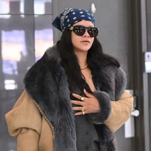 Dans les cuisines du César, les traditions italiennes rencontrent les produits de luxe. Au menu, des pizzas élaborées dans la pure tradition, mais surtout des plats signatures.

04/12/2026 EXCLUSIF : Rihanna a été aperçue en train d'arriver discrètement à New York. La chanteuse et actrice de 38 ans portait un manteau camel doublé de fourrure sur un top et un pantalon gris, un bandana, des lunettes de soleil Valentino et un sac fourre-tout Dior Dracula jaune.