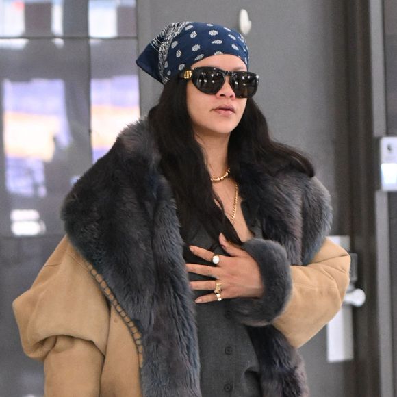 Dans les cuisines du César, les traditions italiennes rencontrent les produits de luxe. Au menu, des pizzas élaborées dans la pure tradition, mais surtout des plats signatures.

04/12/2026 EXCLUSIF : Rihanna a été aperçue en train d'arriver discrètement à New York. La chanteuse et actrice de 38 ans portait un manteau camel doublé de fourrure sur un top et un pantalon gris, un bandana, des lunettes de soleil Valentino et un sac fourre-tout Dior Dracula jaune.