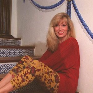 Archives — Amanda Lear dans sa maison de Saint-Rémy-de-Provence.