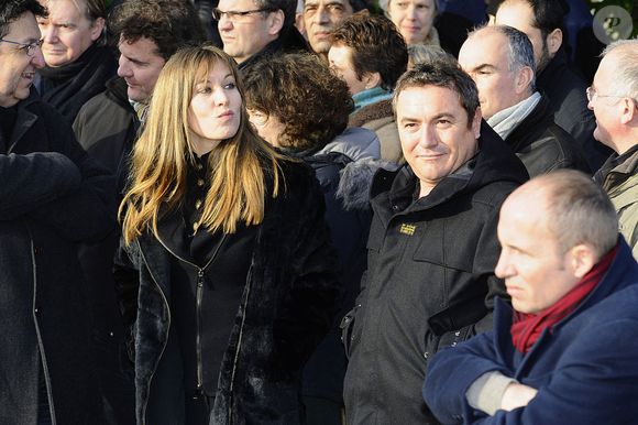 Mathilde Seigner et Fabien Onteniente assistent à la cérémonie d'enterrement du producteur, réalisateur et acteur français Claude Berri au cimetière juif de Bagneux, près de Paris, France, le 15 janvier 2009. Claude Berri, figure légendaire du cinéma français depuis plus d'un demi-siècle, est décédé d'un problème vasculaire cérébral il y a quelques jours. Il avait connu son dernier succès avec "Bienvenue chez les Ch'tis", qui a été vu par 20 millions de personnes en France. Photo by ABACAPRESS.COM