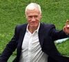 "Patience, sourire, dispo… franchement, Didier, t’es un Dieu" a écrit Thierry Marquet en légende de sa publication Instagram.

08 juin 2025, Baden-Württemberg, Stuttgart : Football : Ligue des Nations A, Allemagne - France, tour de barrage, match pour la troisième place, Stuttgart Arena, le sélectionneur français Didier Deschamps fait un geste vers les tribunes après le match. Photo : Marijan Murat/DPA/ABACAPRESS.COM