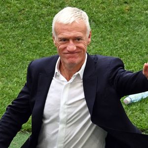 "Patience, sourire, dispo… franchement, Didier, t’es un Dieu" a écrit Thierry Marquet en légende de sa publication Instagram.

08 juin 2025, Baden-Württemberg, Stuttgart : Football : Ligue des Nations A, Allemagne - France, tour de barrage, match pour la troisième place, Stuttgart Arena, le sélectionneur français Didier Deschamps fait un geste vers les tribunes après le match. Photo : Marijan Murat/DPA/ABACAPRESS.COM