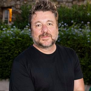 "Je suis un boulimique d'expériences et de travail", a-t-il ajouté
Exclusif - Bruno Guillon - Représentation de la pièce "Brexit sentimental" au théâtre de Verdure lors du Festival de Ramatuelle. Le 2 août 2023
Cyril Bruneau / Festival de Ramatuelle / Bestimage
