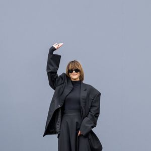 "Parce que la Gaumont était bien décidée à la cantonner dans les très profitables suites de La Boum, l'actrice rachète son contrat pour un million de francs ! Elle a 16 ans et n'entend pas se laisser dicter sa filmographie", expliquent ainsi nos confrères.

Sophie Marceau - Arrivées au défilé de mode féminine Balenciaga printemps-été 2025 lors de la Fashion Week de Paris (PFW), à Paris, France, le 30 septembre 2024. © Da Silva-Perusseau/Bestimage