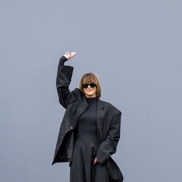 "Parce que la Gaumont était bien décidée à la cantonner dans les très profitables suites de La Boum, l'actrice rachète son contrat pour un million de francs ! Elle a 16 ans et n'entend pas se laisser dicter sa filmographie", expliquent ainsi nos confrères.

Sophie Marceau - Arrivées au défilé de mode féminine Balenciaga printemps-été 2025 lors de la Fashion Week de Paris (PFW), à Paris, France, le 30 septembre 2024. © Da Silva-Perusseau/Bestimage