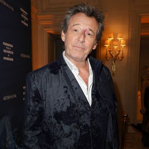 "C'est très difficile quand on perd sa maman, moi ça m'a arraché complètement", confiait-il

Jean-Luc Reichmann à la soirée de gala organisée par la Fondation de la Recherche en Physiologie, « Les Stéthos d'Or », au Four Seasons Hôtel George V à Paris, le 16 mars 2026. © Coadic Guirec/Bestimage