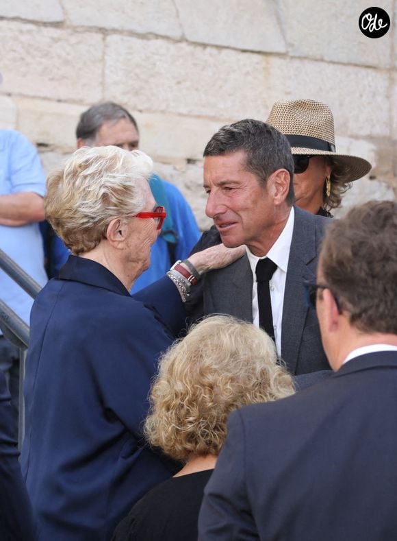 Colette Sauvage (femme de P. Bouvard), David Lisnard (Maire de Cannes) lors des obsèques de Philippe Bouvard en l'église Notre-Dame de Bon Voyage à Cannes, le 31 août 2026.
© Chavaroche-Guignebourg / Bestimage