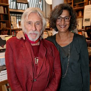 Pierre Richard et Ceyla Lacerda se fréquentent depuis 1996

Exclusif - Pierre Richard et sa femme Ceyla Lacerda - Guy Cuevas, le DJ culte des années Palace, dédicace son livre « Avant que la nuit ne m'emporte » à la librairie Delamain à Paris le 08 Juin 2022. Bertrand Rindoff / Bestimage