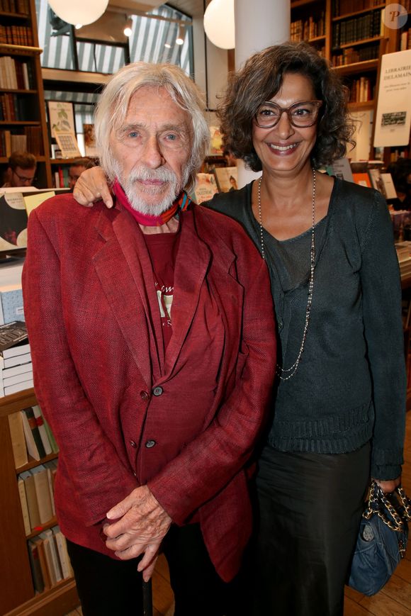 Pierre Richard et Ceyla Lacerda se fréquentent depuis 1996

Exclusif - Pierre Richard et sa femme Ceyla Lacerda - Guy Cuevas, le DJ culte des années Palace, dédicace son livre « Avant que la nuit ne m'emporte » à la librairie Delamain à Paris le 08 Juin 2022. Bertrand Rindoff / Bestimage