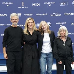 Benoît Carré, Julie Gayet, Isabelle Carré, Marie-France Brière - Arrivées au cinéma CGR lors de la 18ème édition du Festival du Film Francophone de Angoulême (FFA) le 27 août 2025.

© Coadic Guirec / Bestimage