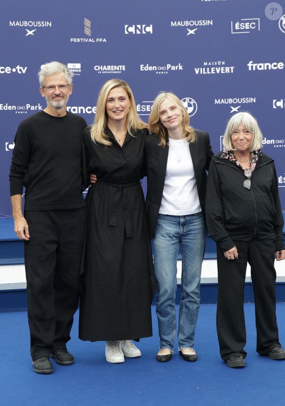 Benoît Carré, Julie Gayet, Isabelle Carré, Marie-France Brière - Arrivées au cinéma CGR lors de la 18ème édition du Festival du Film Francophone de Angoulême (FFA) le 27 août 2025.

© Coadic Guirec / Bestimage