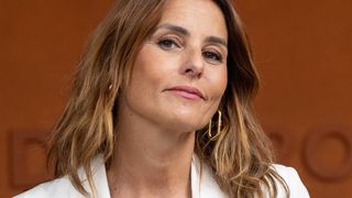 “T’es sûre que tu assumes tes bras ?” : Faustine Bollaert a fait face à des commentaires loin d’être bienveillants