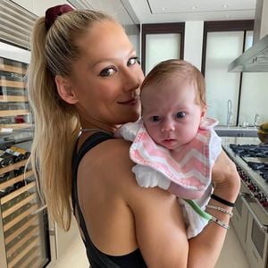 Anna Kournikova a accouché le 17 décembre dernier à l'hôpital de Miami.

Anna Kournikova et l'un de ses enfants sur Instagram.

Photo : Instagram